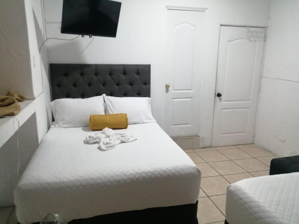 Global Airport Inn Free Shuttle Γουατεμάλα Δωμάτιο φωτογραφία